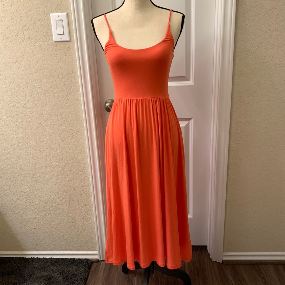 EVERY  Sleeveless Scoop Neck Shift Midi Dress Size x-small Color: Coral